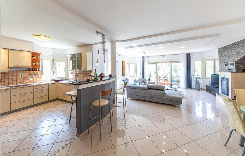 Luksuzna Villa Sa Privatnim Unutarnjim Bazenom Villa Garden Podstrana Luaran gambar