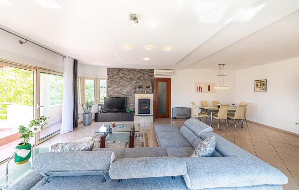 Luksuzna Villa Sa Privatnim Unutarnjim Bazenom Villa Garden Podstrana Luaran gambar