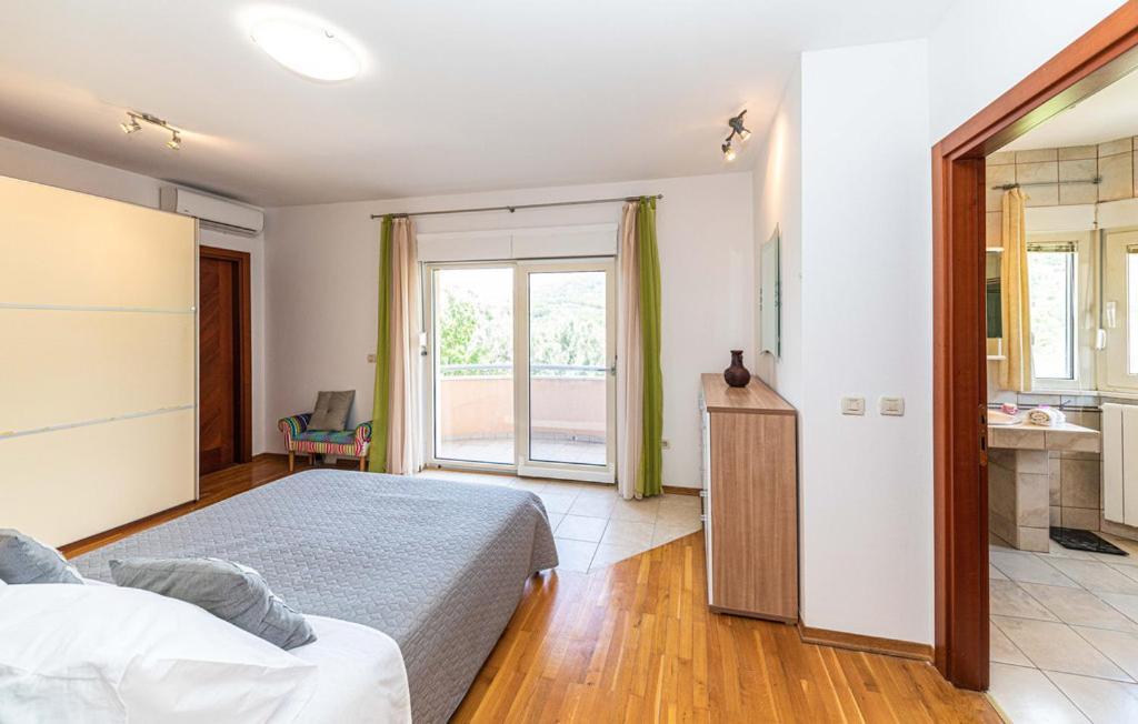 Luksuzna Villa Sa Privatnim Unutarnjim Bazenom Villa Garden Podstrana Luaran gambar